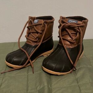 Like new Sperry duck boot flat heel.